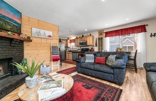 Big Bear Lake House | The Twisted Twig - Great amenities! Patio Deck for nights under the stars & trees, and Hot Tub!
