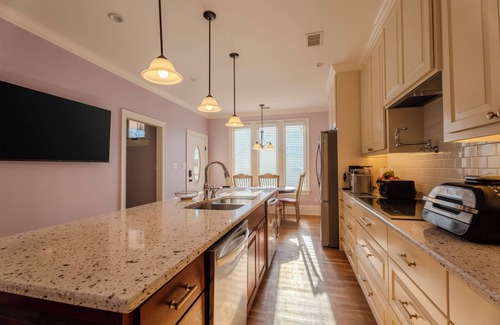 Southwest Raleigh House | The Ultimate Concert and Game Day Getaways – Luxury, Fun & Comfort in the Heart of Raleigh