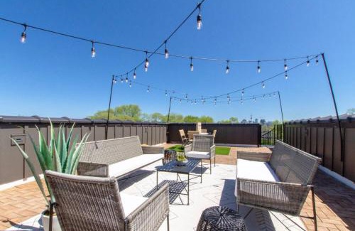 Hadley - Washington House | The Ultimate Double Rooftop Deck with Skyline Views