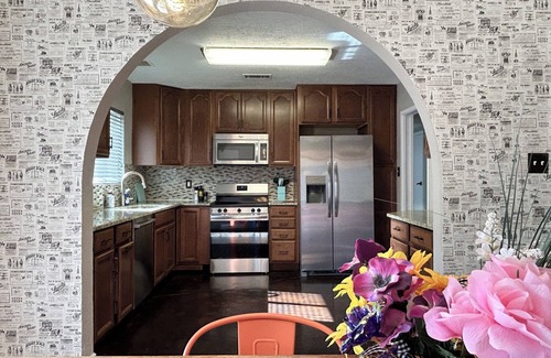 Jewell Heights - Hoffman Heights House | The Ultimate Furnished Rental-Centrally Located