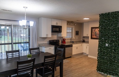 Lupton City House | The' Ultimate Getaway Spot ' only minutes away from the lake