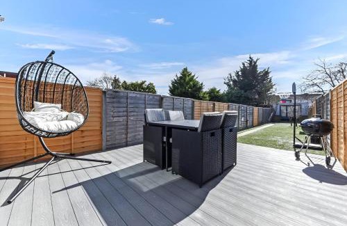 Turkey Street Apartment | The Ultimate Hangout 4BR Modern House with Garden