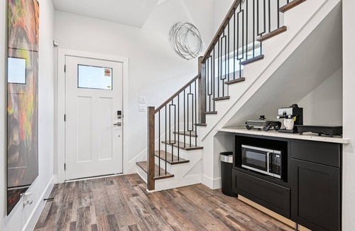 Cedar Crest Apartment | “The Ultimate View: Skyline Luxury Retreat in Dallas”