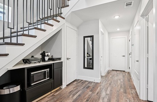 Cedar Crest Apartment | “The Ultimate View: Skyline Luxury Retreat in Dallas”