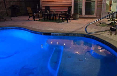 Mobile House | The University of South Alabama Poolside Getaway