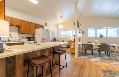 Fairbanks Apartment | The Upper Downtown Suite 2