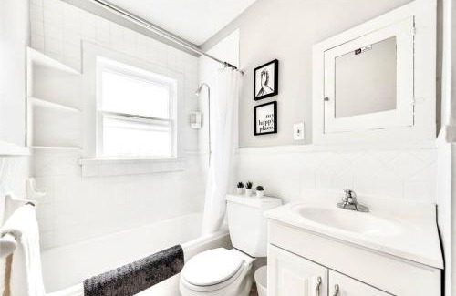 Lower Greenville Apartment | The Urban Explorer, Free WIFI, Free Parking