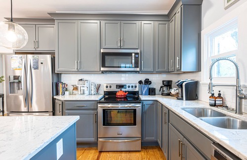 Knoxville House | *The Urban Island* South Knox Home w/Huge Yard