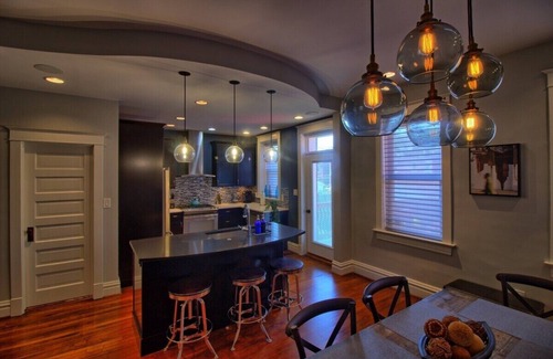 Tower Grove South House | The Urban Refuge | 3BR | Fireplace+Backyard+W/D