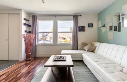 Thurston House | The Urban Sanctuary | Sleeps 8 | W/ Spacious Yard