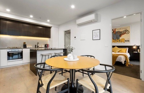 Williamstown Apartment | The Urban Suite With Free WiFi