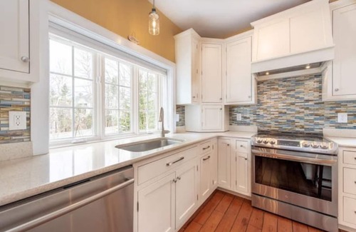 Waterville Valley House | The Valley Estate - Ice Arena - Biking - Weddings - Walk to Town Square!