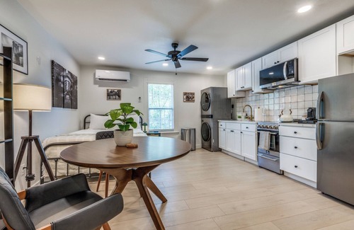 Denton Apartment | The Vanderbilt Mansion Apt 12 Near Downtown and TWU