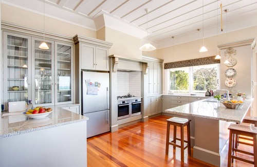 Bluff Hill House | The Verandah - Napier Holiday Home