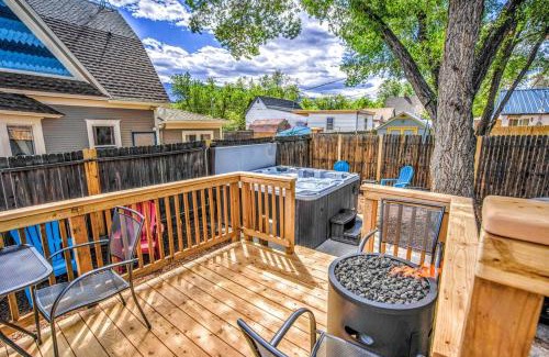 Colorado Springs House | The Vibrant Victorian Hot Tub & Fire Pit in OCC
