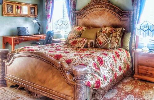 Port Angeles House | The Victorian Spa Retreat