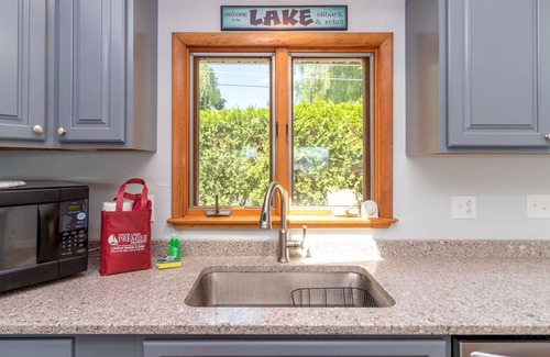 Lodi Cottage | The View at Lodi Point - Cozy Comfort On Level Lake Front!