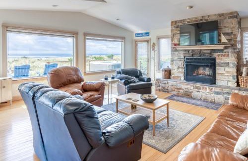 Rockaway Beach House | The ViewMaster - Meredith Lodging
