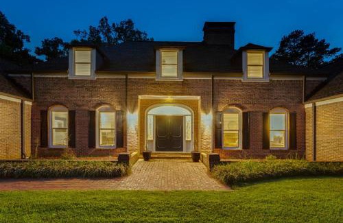 Lithonia Villa | The Villa Rose Estate - NEW POOL SLEEPS 16