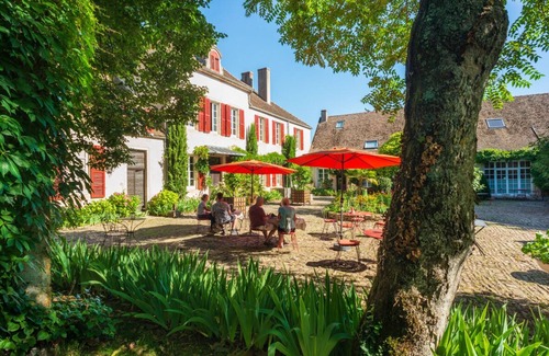 Montagny-les-Beaune Apartment | The Village ROOM GIROFLE
