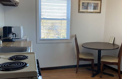 Hammondsport Apartment | The Village Tavern Inn-#4 , Located in Hammondsport just 1 block from Keuka Lake