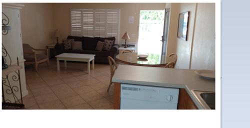 Tahquitz River Estates Apartment | The Villas of Palm Springs