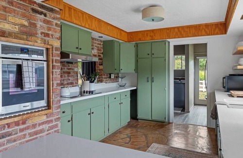 Cornville House | The Vineyard House Pool & Spa + Oak Creek Access