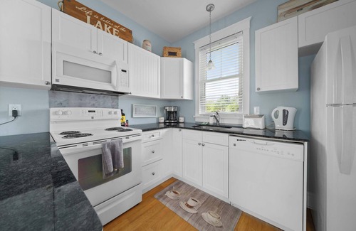 Cherry Valley House | The Violet - 42 Meadow View