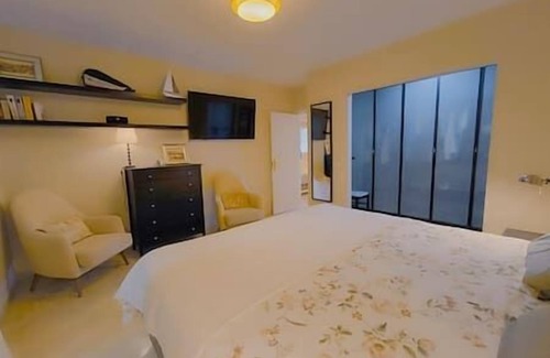 Radazul Apartment | The Violet Paradise