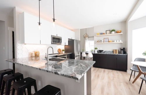 Northwest Colorado Springs House | The Vista House · 4/BR, Sleeps 10, Hot Tub, Air Hockey & Gorgeous Views!