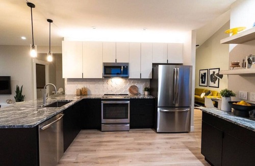 Northwest Colorado Springs House | The Vista House · 4/BR, Sleeps 10, Hot Tub, Air Hockey & Gorgeous Views!