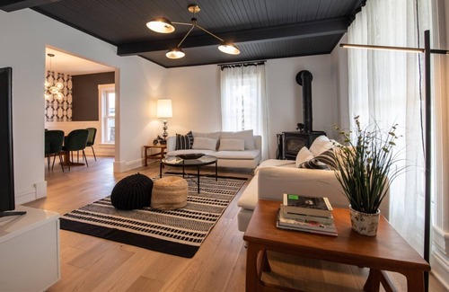 Ameliasburgh House | The Vue! Stay near wine country