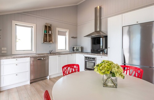 Oneroa Apartment | THE WAIHEKE PAD | Be My Guest