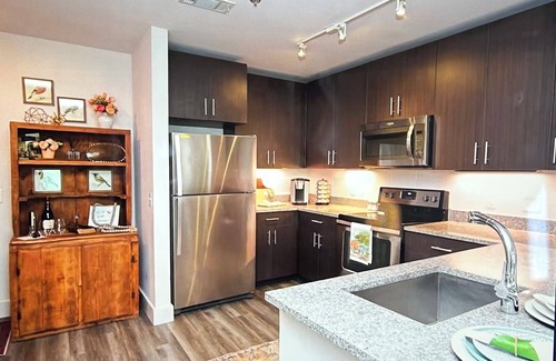 Oxford Condo | The Walkabout. 2BR charming Oxford condo; walk to the Square and the Campus!