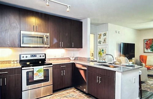 Oxford Condo | The Walkabout. 2BR charming Oxford condo; walk to the Square and the Campus!