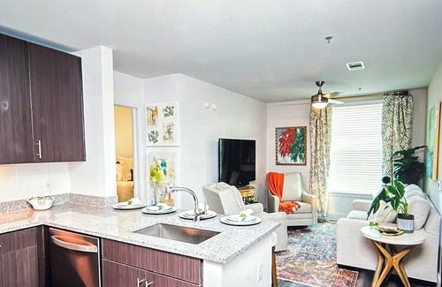 Oxford Condo | The Walkabout. 2BR charming Oxford condo; walk to the Square and the Campus!