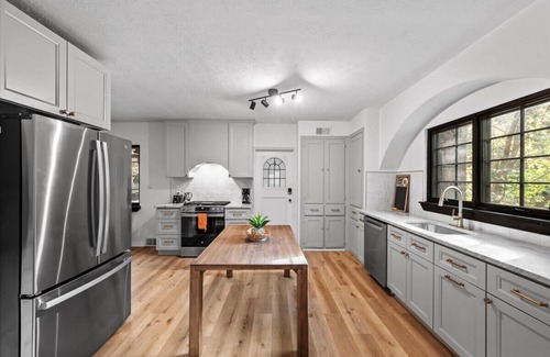 Shadyside House | The Walnut Suites - The Family Suite