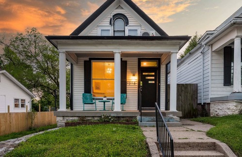 Germantown House | The Wanderlust - Hot tub / fire pit - Location!
