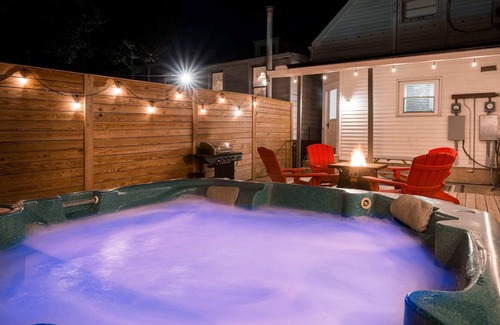 Germantown House | The Wanderlust - Hot tub / fire pit - Location!
