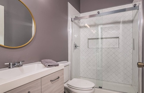 Germantown House | The Wanderlust - Hot tub / fire pit - Location!