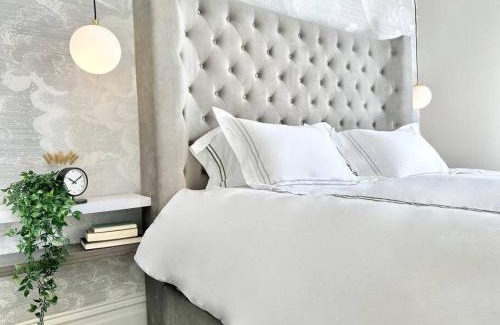 Bloomfield Apartment | The Warhola Bloomfield by Luxe PGH