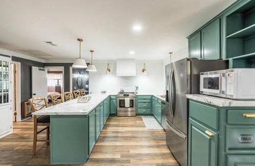 Higden House | The Waters Edge on Greers Ferry lake. Take a walk to personal pebble beach