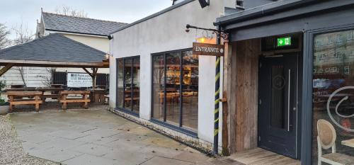 Walkden Hotel | The Waterside Bar, Rooms & Restaurant