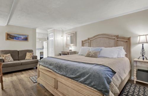 Airlie House | The Waterway 115 by Sea Scape Properties