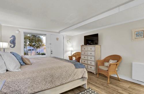 Airlie House | The Waterway 115 by Sea Scape Properties