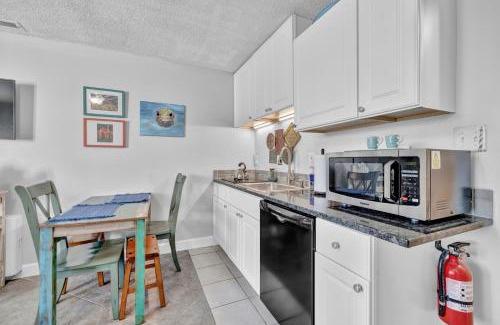 Airlie Apartment | The Waterway 112 by Sea Scape Properties