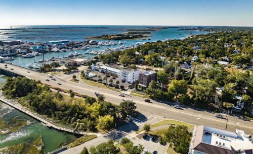 Airlie Apartment | The Waterway 232 by Sea Scape Properties