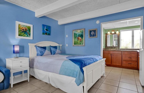 Airlie House | The Waterway 230 by Sea Scape Properties