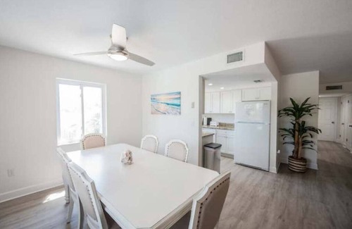 St. Pete Beach Condo | The Waves of St. Pete Beach FL-Roomy Condo