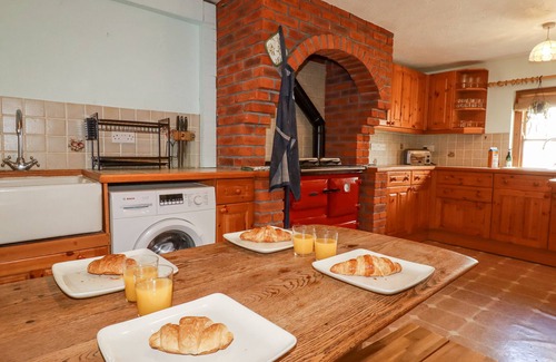 Mitchell Cottage | THE WEDGE, pet friendly, character holiday cottage in Summercourt